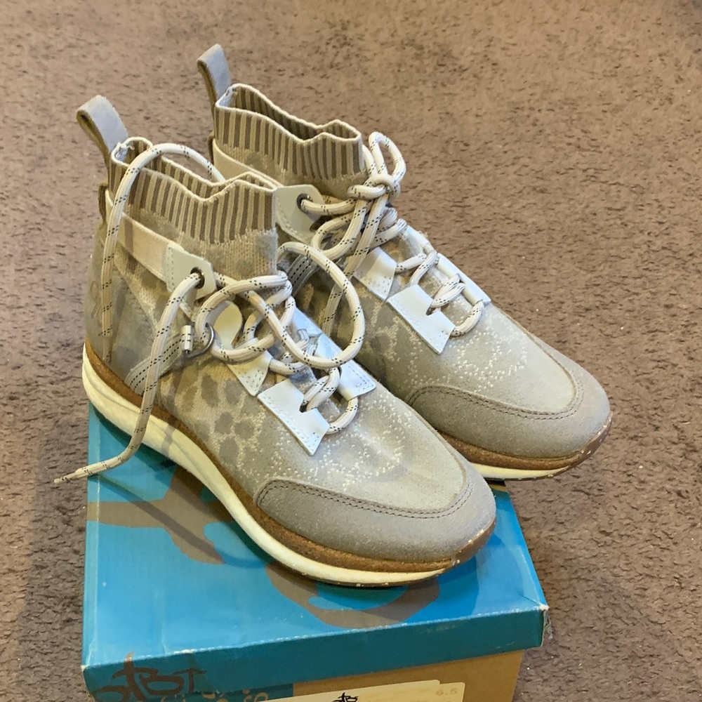 OTBT Leopard Print high top Sneakers/boots